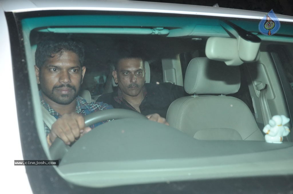 Top Bolly n Cricket Stars at Sachin Tendulkar Party - 27 / 152 photos