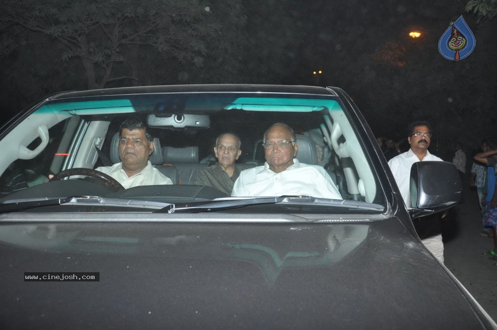 Top Bolly n Cricket Stars at Sachin Tendulkar Party - 46 / 152 photos