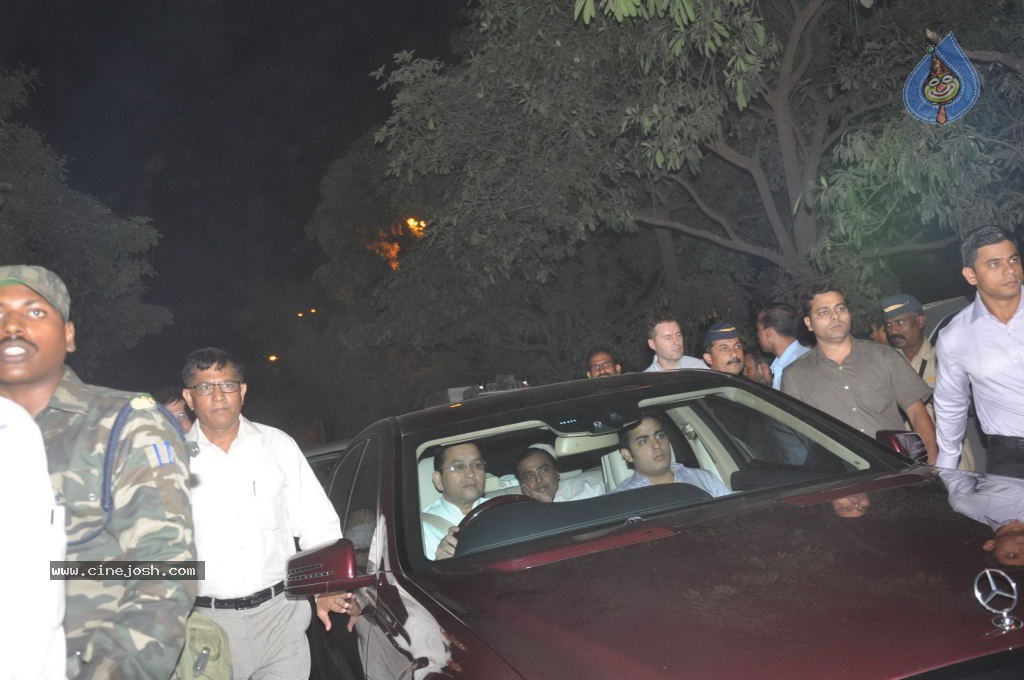 Top Bolly n Cricket Stars at Sachin Tendulkar Party - 72 / 152 photos