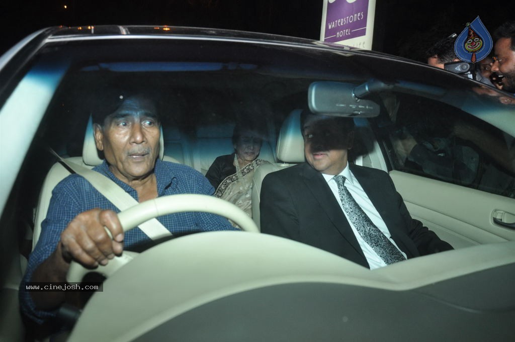 Top Bolly n Cricket Stars at Sachin Tendulkar Party - 75 / 152 photos