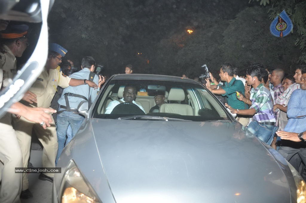 Top Bolly n Cricket Stars at Sachin Tendulkar Party - 76 / 152 photos
