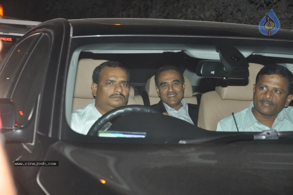 Top Bolly n Cricket Stars at Sachin Tendulkar Party - 97 / 152 photos