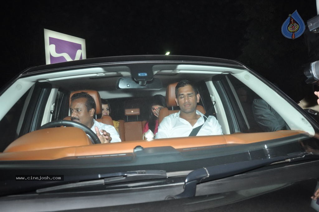 Top Bolly n Cricket Stars at Sachin Tendulkar Party - 108 / 152 photos