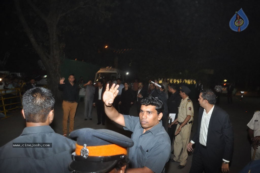 Top Bolly n Cricket Stars at Sachin Tendulkar Party - 116 / 152 photos