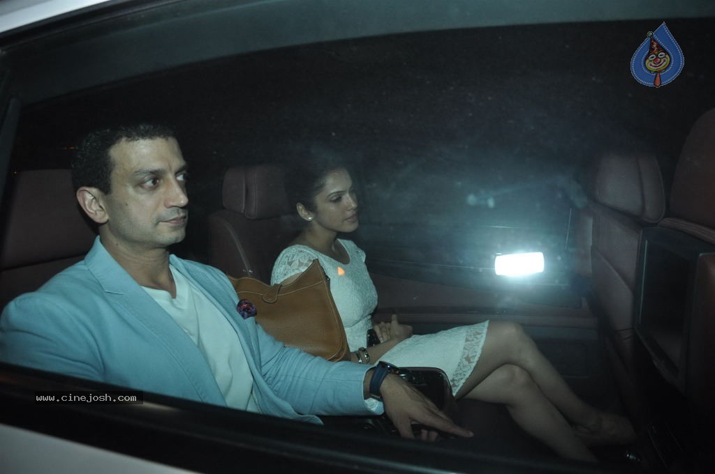 Top Bolly n Cricket Stars at Sachin Tendulkar Party - 124 / 152 photos