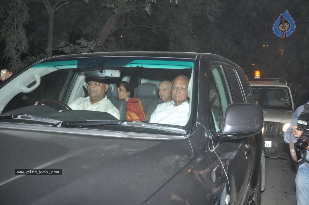 Top Bolly n Cricket Stars at Sachin Tendulkar Party - 138 / 152 photos