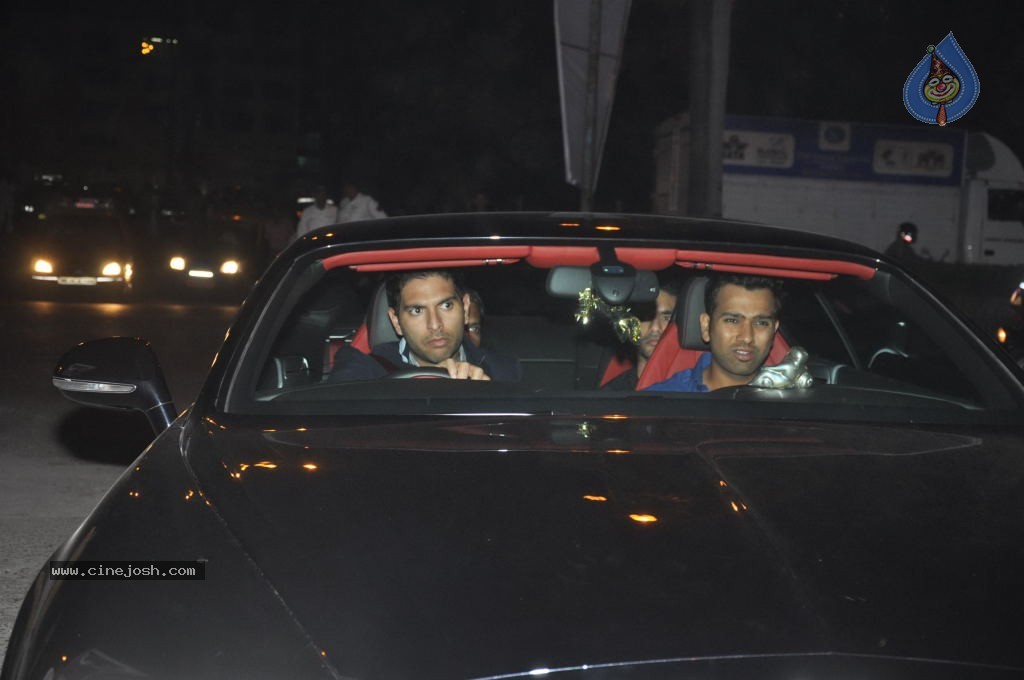 Top Bolly n Cricket Stars at Sachin Tendulkar Party - 139 / 152 photos