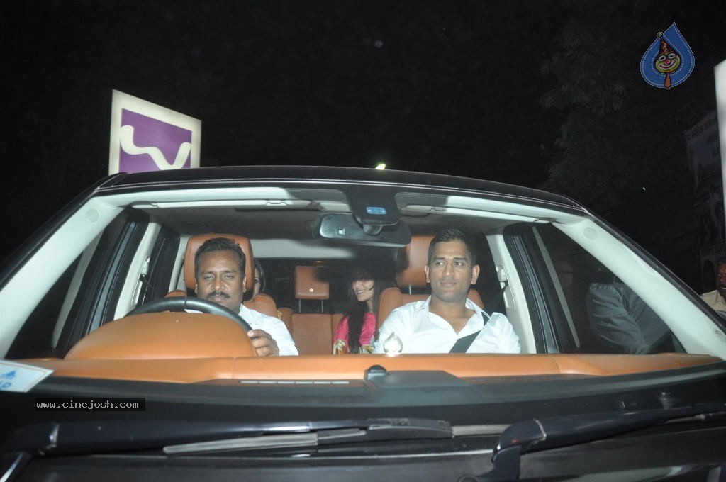 Top Bolly n Cricket Stars at Sachin Tendulkar Party - 141 / 152 photos