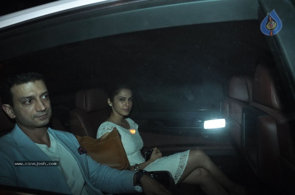 Top Bolly n Cricket Stars at Sachin Tendulkar Party - 143 / 152 photos