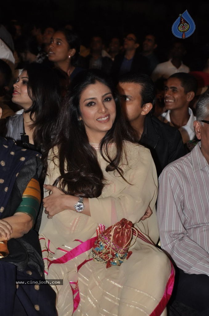 Top Bollywood Celebs at UMANG 2013 - 21 / 38 photos