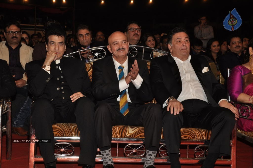 Top Bollywood Celebs at UMANG 2013 - 25 / 38 photos