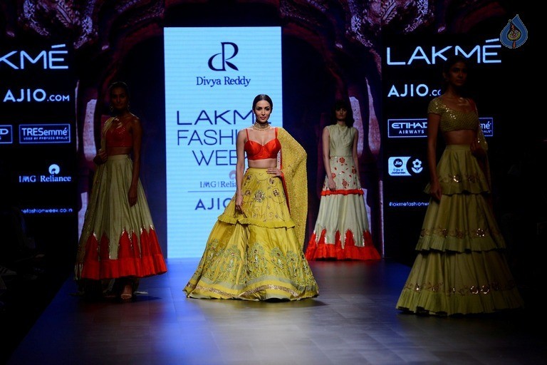 Top Celebrities at 2017 LFW Summer 2 - 26 / 84 photos