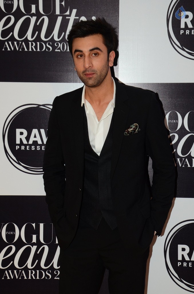 Top Celebrities at Vogue Beauty Awards - 24 / 31 photos