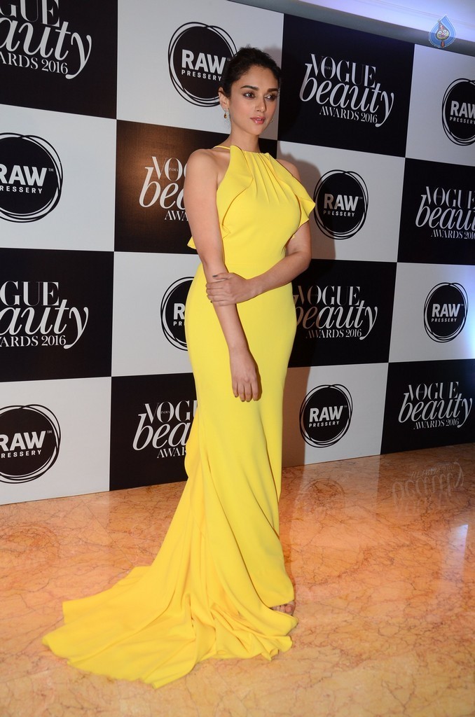 Top Celebrities at Vogue Beauty Awards - 29 / 31 photos