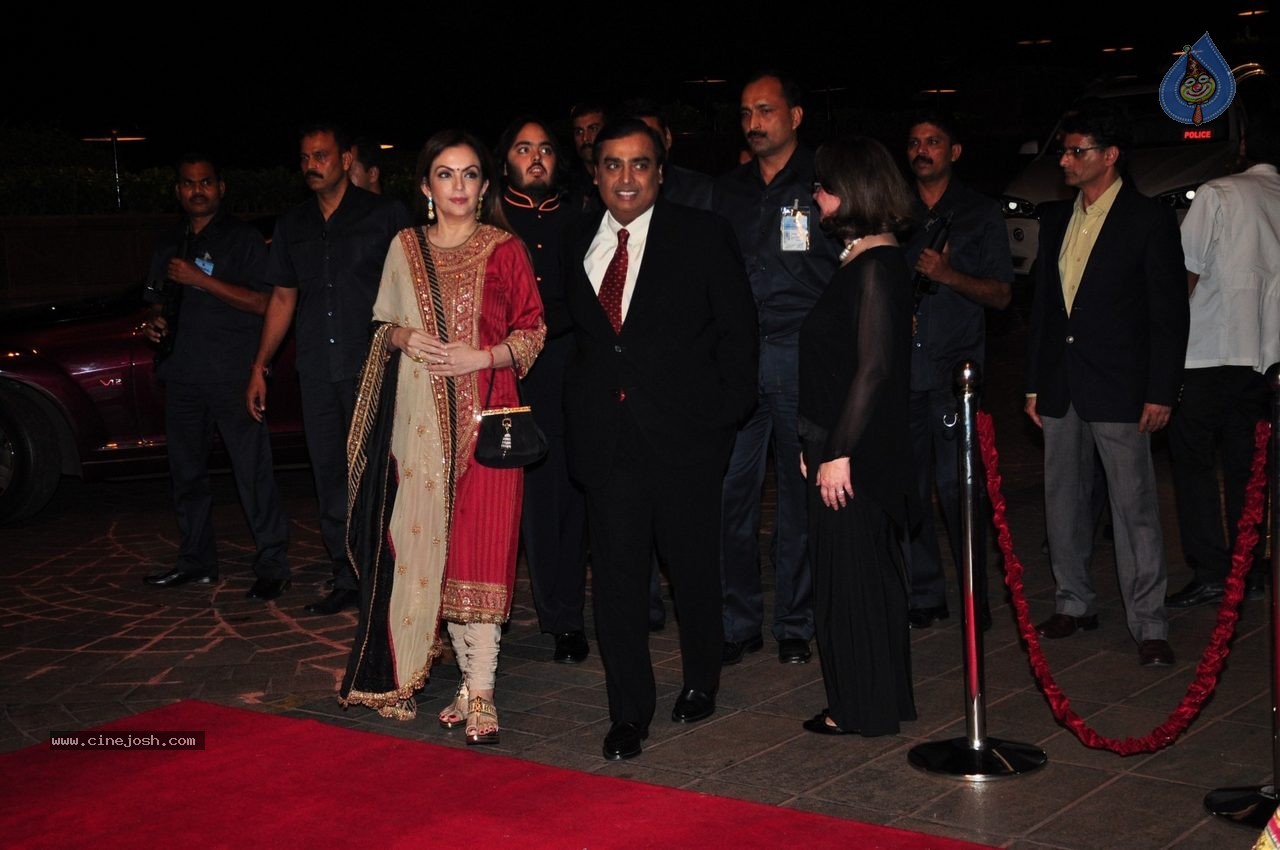 Top Celebs at Arpita Khan Wedding Reception 01 - 154 / 207 photos