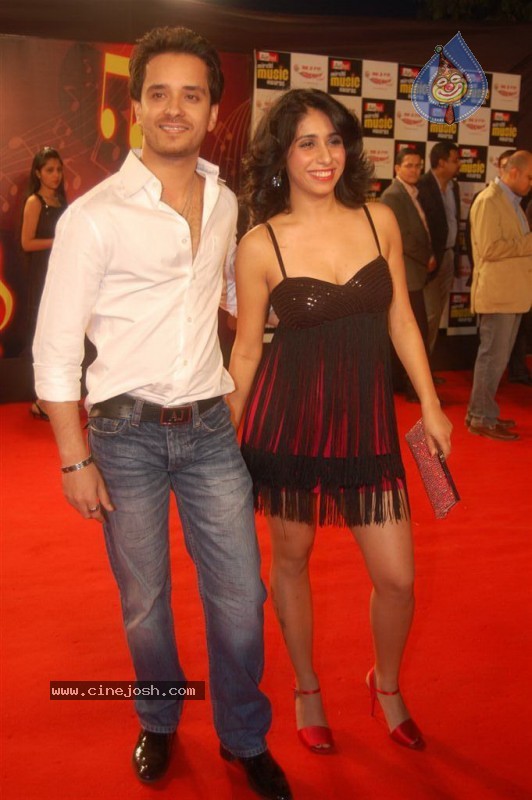 Top Celebs at Radio Mirchi Awards - 1 / 125 photos