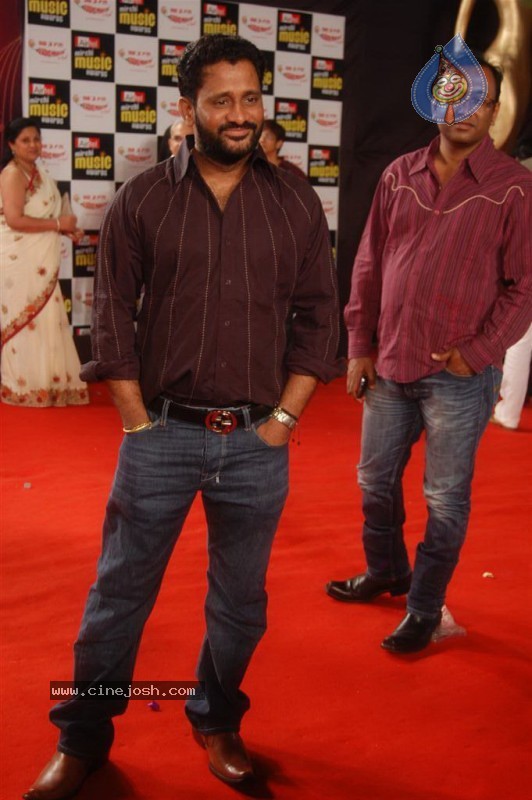 Top Celebs at Radio Mirchi Awards - 30 / 125 photos