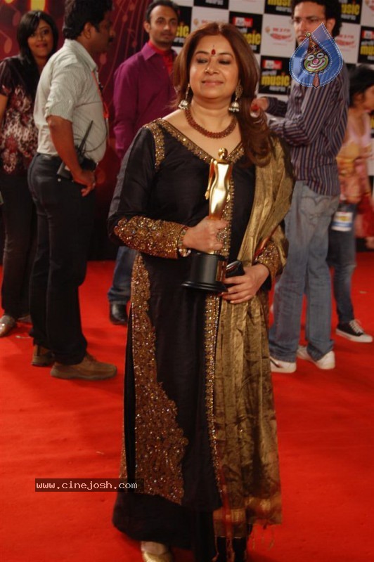 Top Celebs at Radio Mirchi Awards - 32 / 125 photos