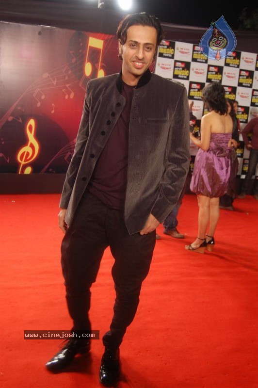 Top Celebs at Radio Mirchi Awards - 36 / 125 photos