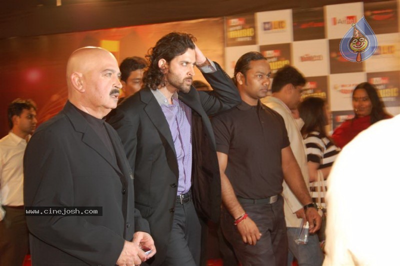 Top Celebs at Radio Mirchi Awards - 55 / 125 photos