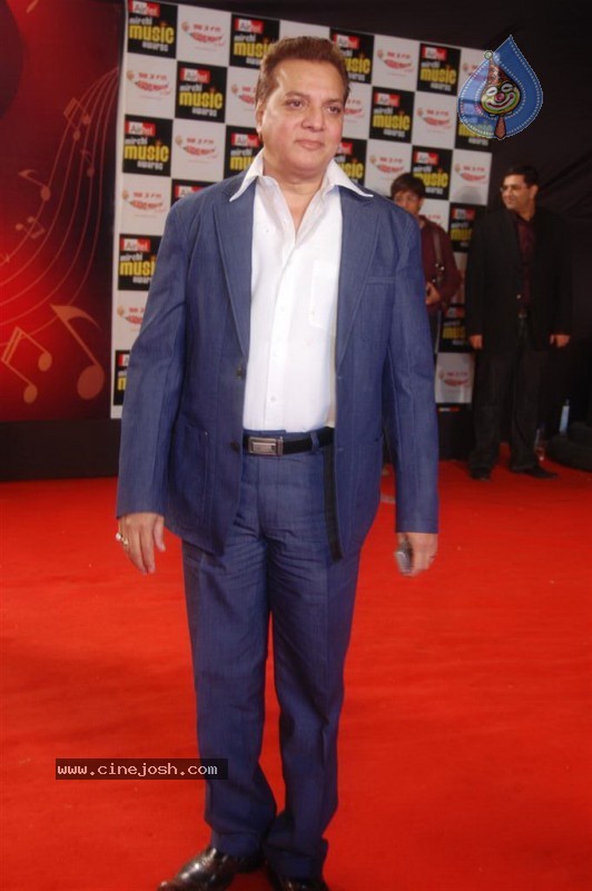 Top Celebs at Radio Mirchi Awards - 71 / 125 photos