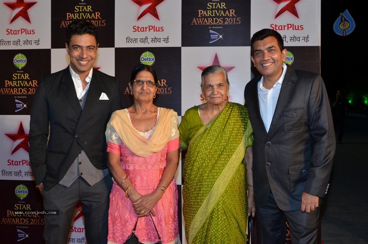 Top TV Celebs at the Star Parivaar Awards 2015 - 37 / 64 photos