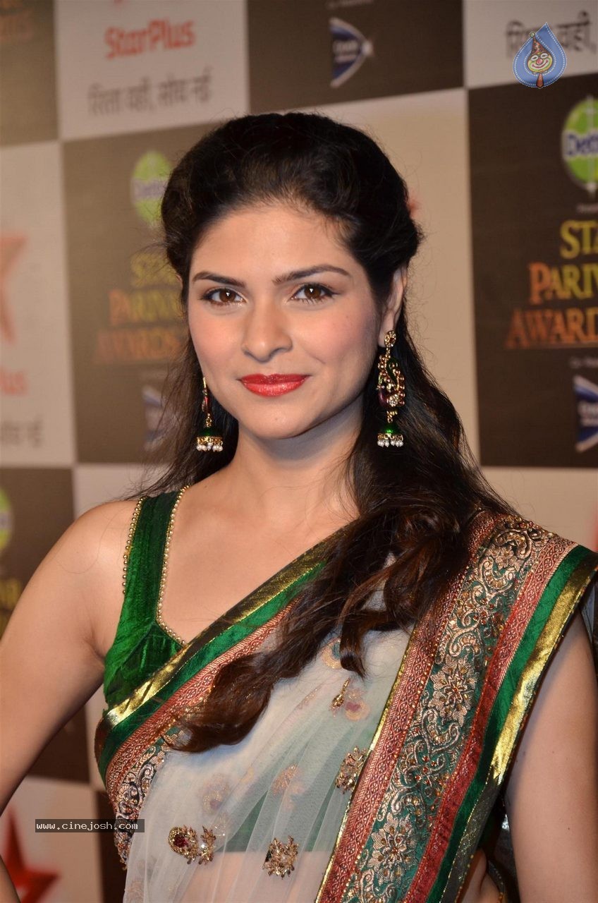 Top TV Celebs at the Star Parivaar Awards 2015 - 39 / 64 photos