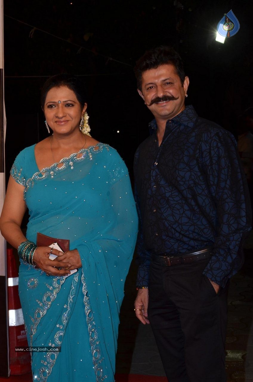 Top TV Celebs at the Star Parivaar Awards 2015 - 44 / 64 photos