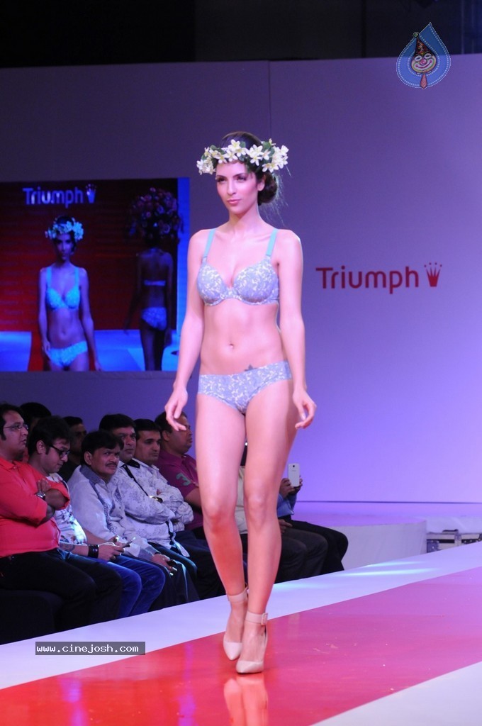 Triumph Bikini Fashion Show - 24 / 32 photos
