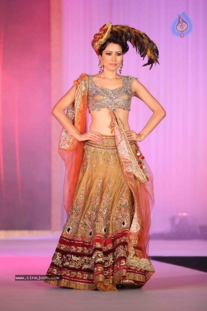 Trrain Retail Awards 2011 Fashion Show - 32 / 51 photos