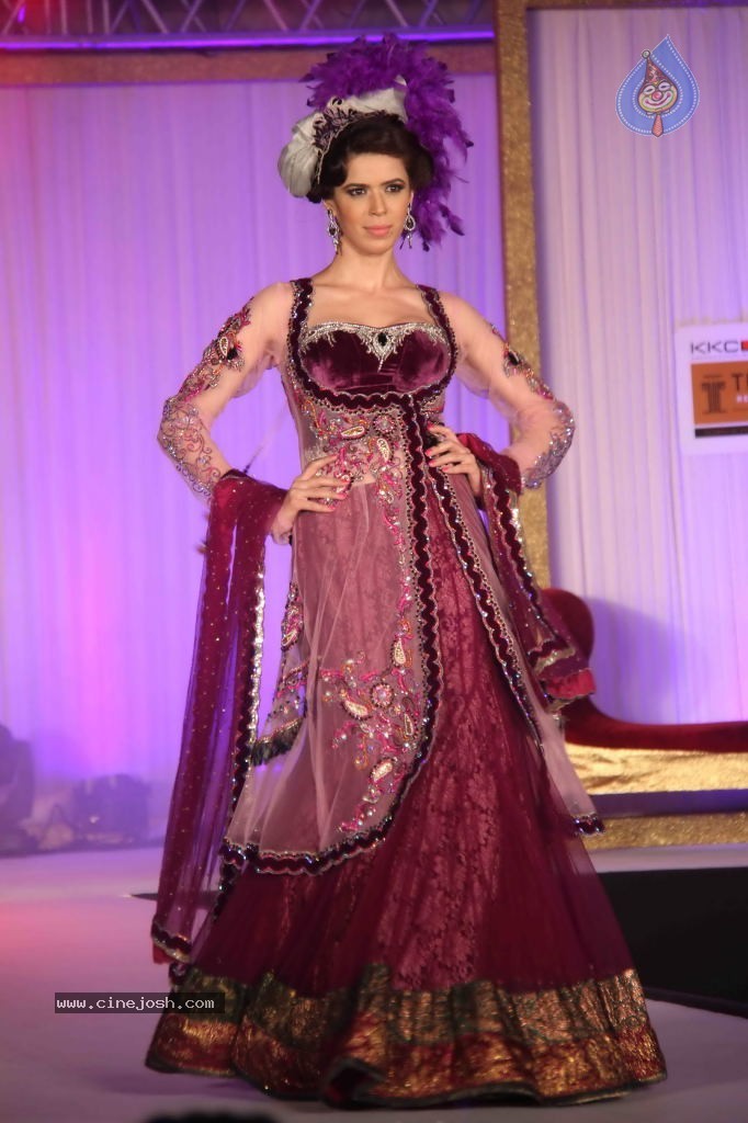 Trrain Retail Awards 2011 Fashion Show - 48 / 51 photos