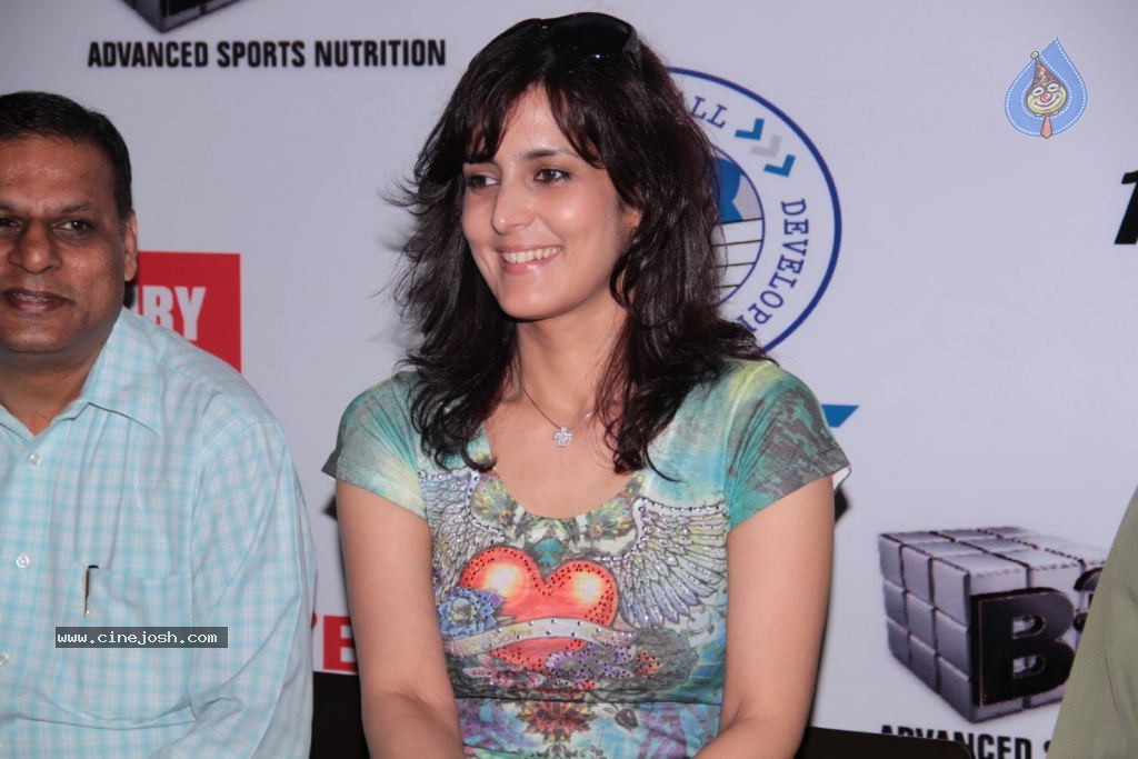 Tulip Joshi at Football Marathon Run 2012 Event - 15 / 42 photos