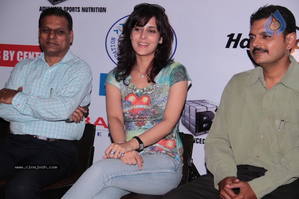 Tulip Joshi at Football Marathon Run 2012 Event - 17 / 42 photos