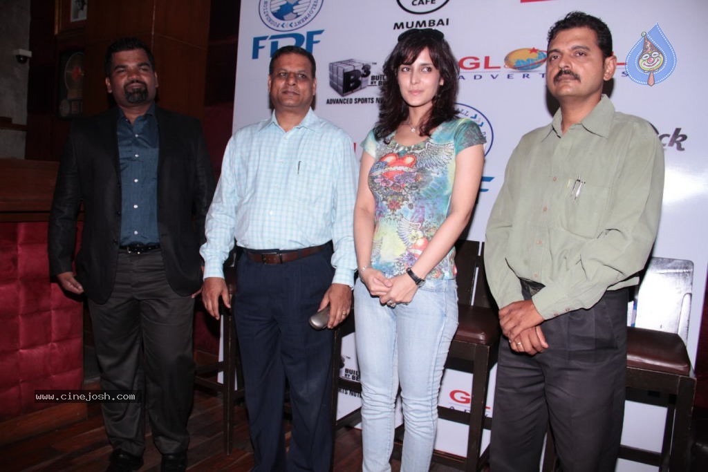 Tulip Joshi at Football Marathon Run 2012 Event - 32 / 42 photos