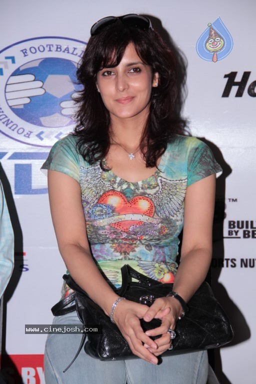 Tulip Joshi at Football Marathon Run 2012 Event - 33 / 42 photos