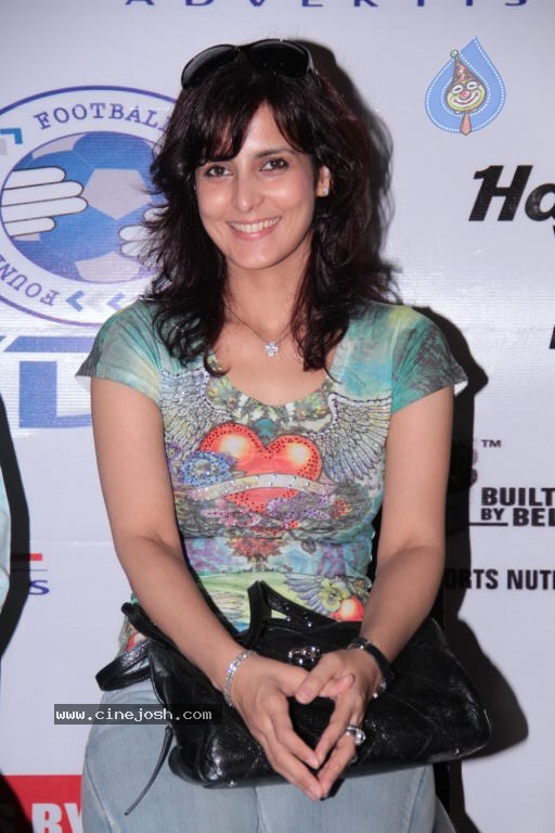 Tulip Joshi at Football Marathon Run 2012 Event - 38 / 42 photos