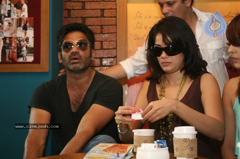 Tum Milo To Sahi Starcast at The Coffee Bean - 12 / 39 photos