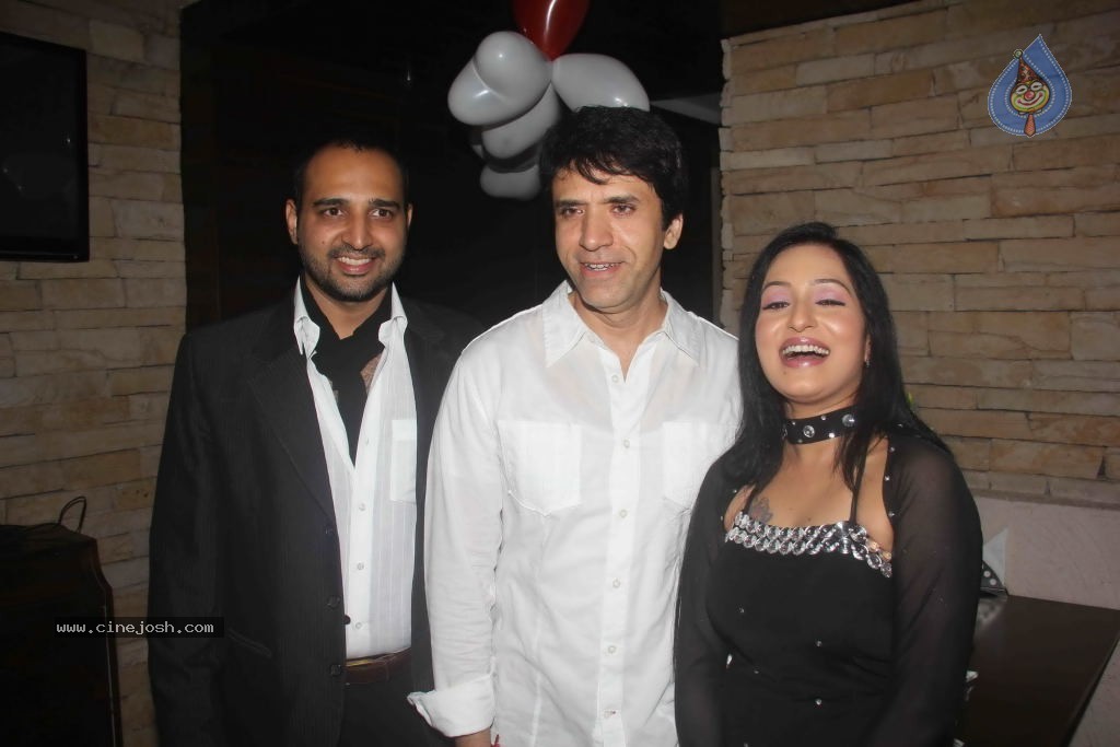 TV Actress Sangeeta Bday Party - 11 / 31 photos