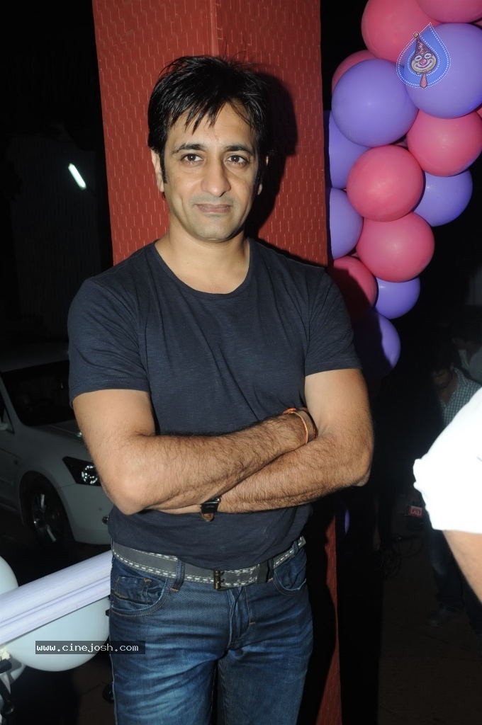 TV Actress Sara Khan Bday Party - 18 / 32 photos