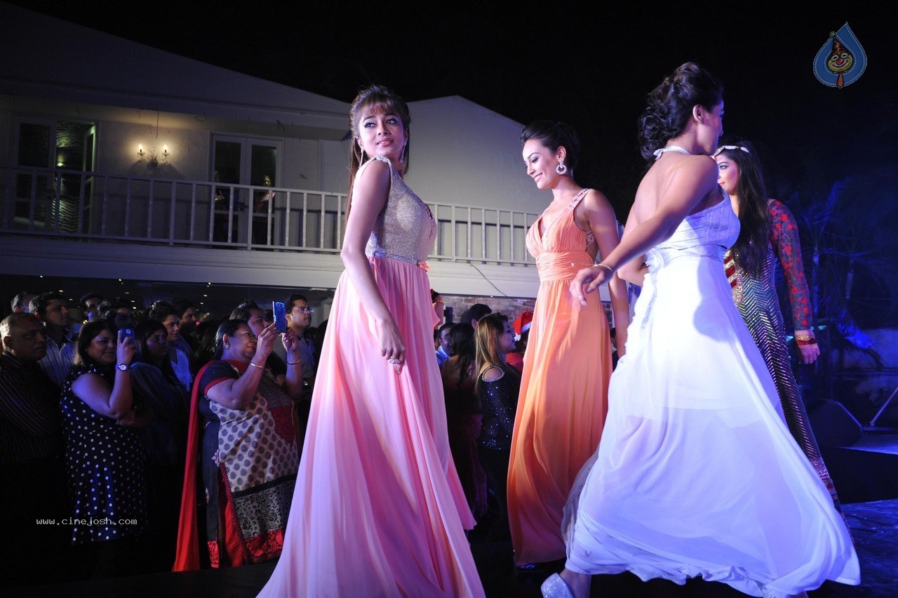 TV Celebs Walk The Ramp at Telly Calendar 2015 Launch - 4 / 98 photos