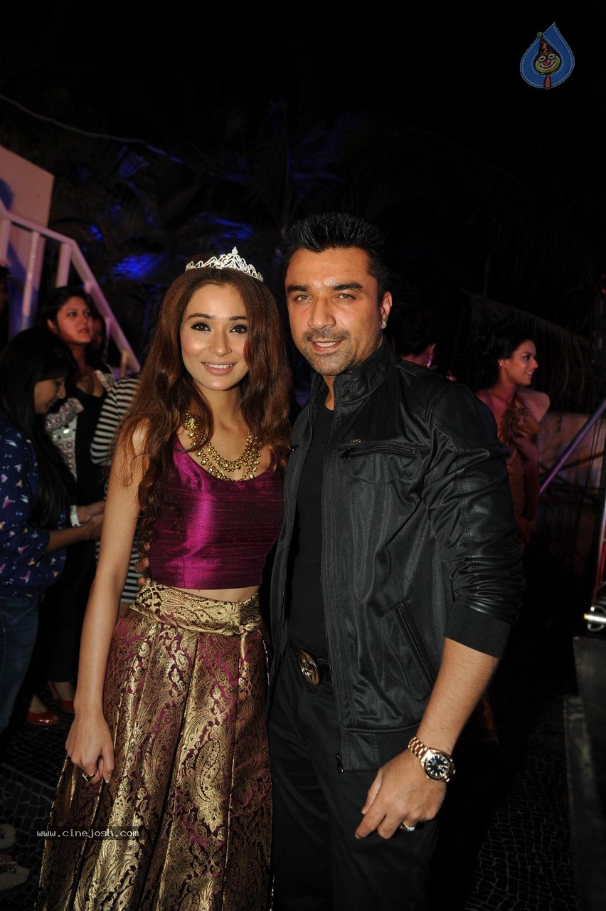 TV Celebs Walk The Ramp at Telly Calendar 2015 Launch - 51 / 98 photos