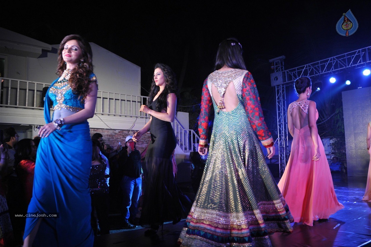 TV Celebs Walk The Ramp at Telly Calendar 2015 Launch - 65 / 98 photos