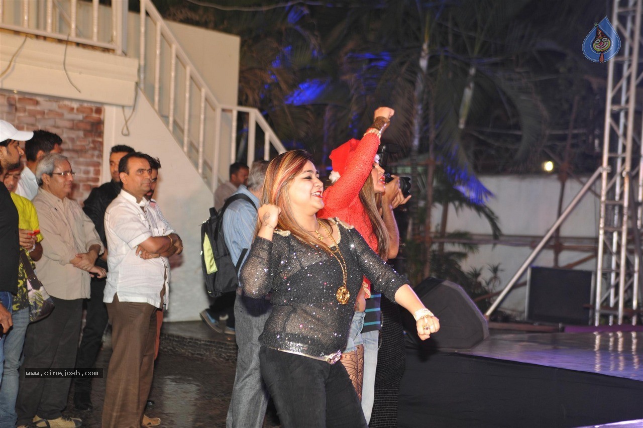 TV Celebs Walk The Ramp at Telly Calendar 2015 Launch - 82 / 98 photos