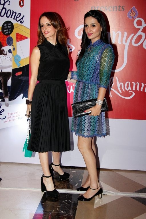Twinkle Khanna Mrs Funnybones Book Launch - 37 / 42 photos