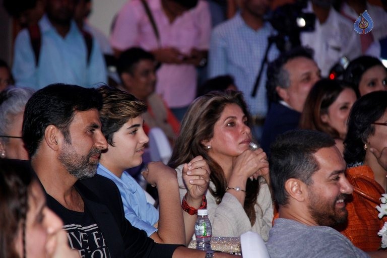 Twinkle Khanna Mrs Funnybones Book Launch - 38 / 42 photos