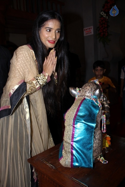 Urvashi Rautela and Poonam Pandey Ganesh Darshan Photos - 3 / 28 photos