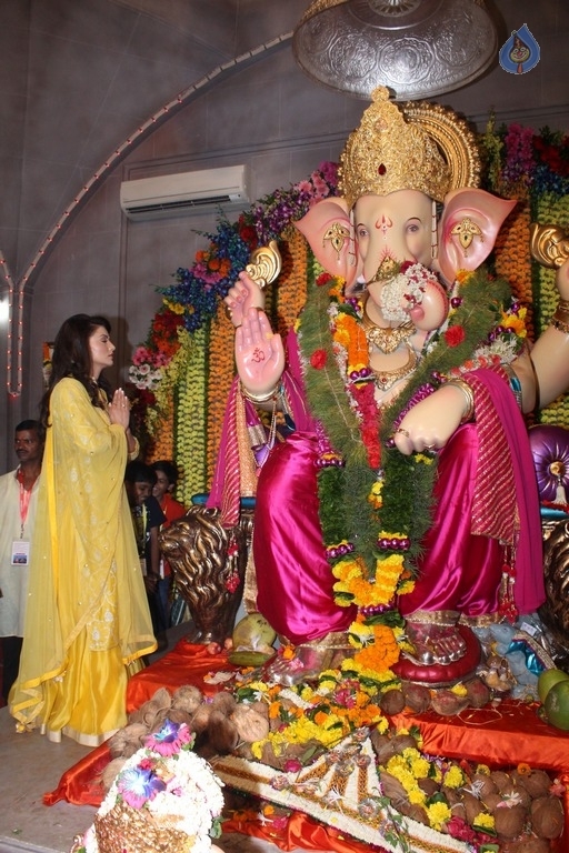 Urvashi Rautela and Poonam Pandey Ganesh Darshan Photos - 6 / 28 photos