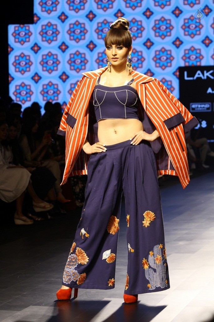 Urvashi Rautela at LFW Summer 2017 - 1 / 37 photos