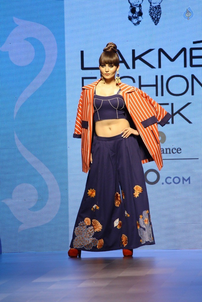 Urvashi Rautela at LFW Summer 2017 - 2 / 37 photos