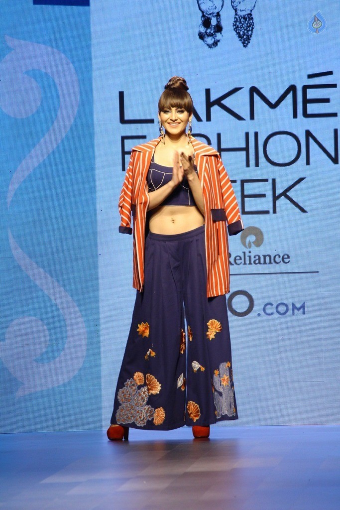 Urvashi Rautela at LFW Summer 2017 - 33 / 37 photos